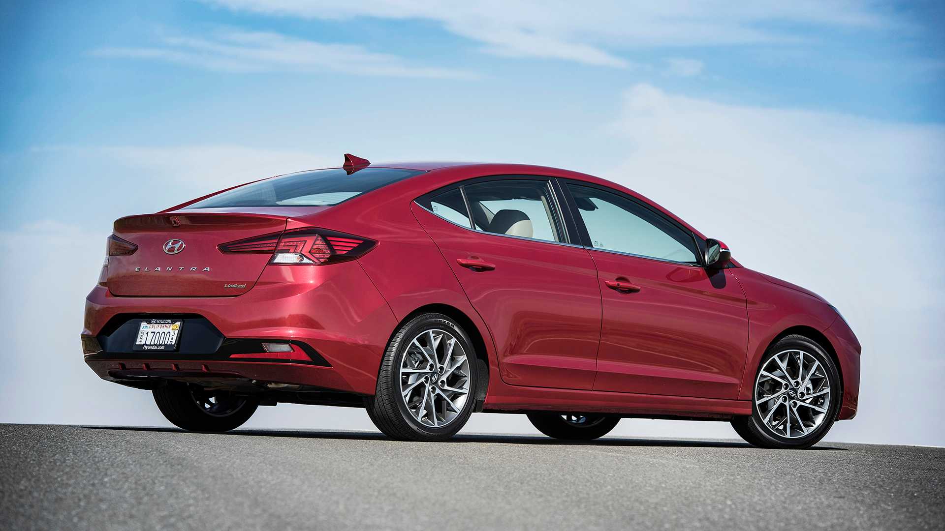 PHIÊN BẢN MỚI – GIÁ ƯU ĐÃI – HYUNDA ELANTRA 2019